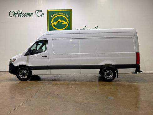 Used 2021 Mercedes-Benz Sprinter 2500 image 4
