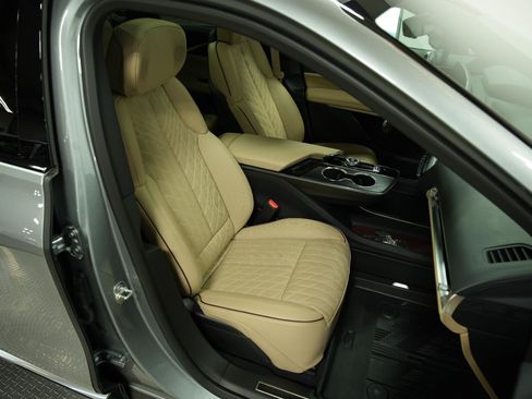 Used 2026 Cadillac Lyriq Signature Luxury w/ Nappa Leather Package AWD/4WD image 17