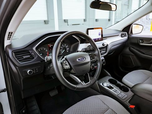 Used 2022 Ford Escape SE w/ Cold Weather Package image 15