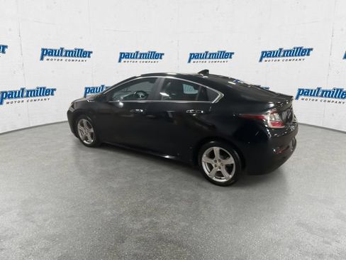 Used 2017 Chevrolet Volt LT w/ Comfort Package FWD image 7