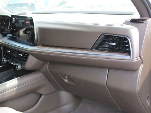 Used 2025 Chevrolet Tahoe Z71 w/ Comfort Package AWD/4WD image 37