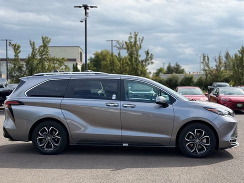 Used 2026 Toyota Sienna Platinum AWD/4WD image 6