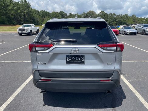 Used 2025 Toyota RAV4 XLE w/ Convenience Package FWD image 15