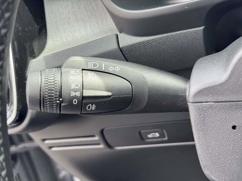 Certified 2025 Volvo XC40 B5 Plus AWD/4WD image 24