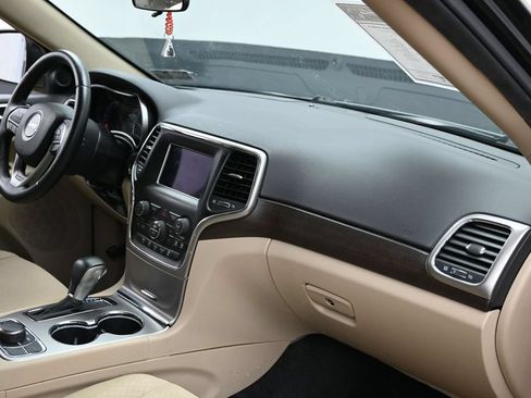 Used 2018 Jeep Grand Cherokee Laredo AWD/4WD image 29