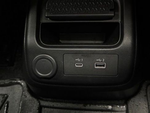 Used 2023 Nissan Ariya FWD image 32