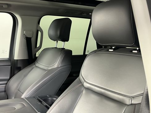 Used 2025 Ford Expedition Active image 17