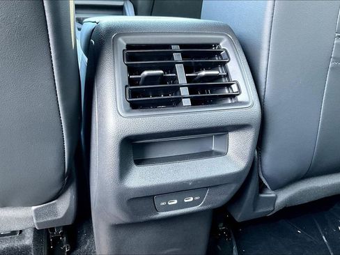 New 2026 Volkswagen Tiguan SE R-Line image 9