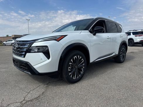 New 2026 Nissan Rogue Platinum image 2