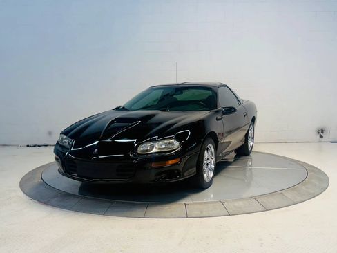 Used 2000 Chevrolet Camaro Z28 w/ SS Performance/Appearance Pkg RWD image 6