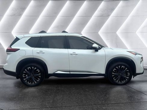 Used 2025 Nissan Rogue Platinum w/ Platinum Premium Package FWD image 8
