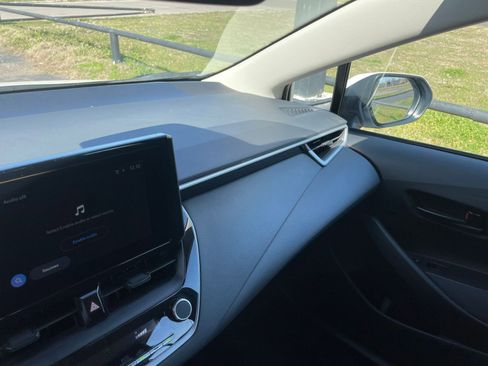 Used 2025 Toyota Corolla LE image 34