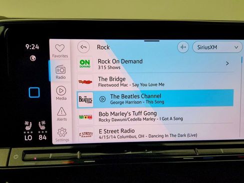 Used 2024 Volkswagen Atlas Cross Sport SE FWD image 19