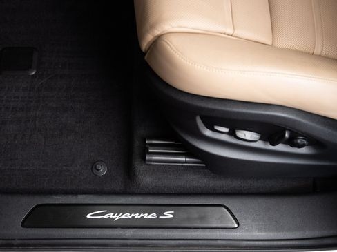 Certified 2025 Porsche Cayenne S AWD/4WD image 22