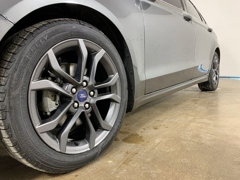 Used 2018 Ford Fusion SE w/ Equipment Group 201A image 2