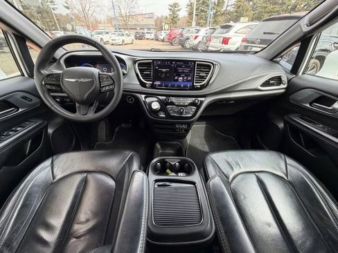 Used 2022 Chrysler Pacifica Touring-L w/ S Appearance Package image 13