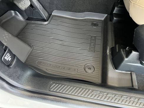 Used 2022 Ford Explorer XLT w/ Equipment Group 202A AWD/4WD image 15