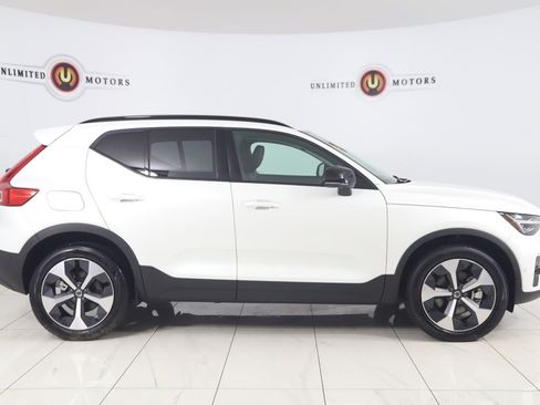 Used 2026 Volvo XC40 B5 Plus AWD/4WD image 2
