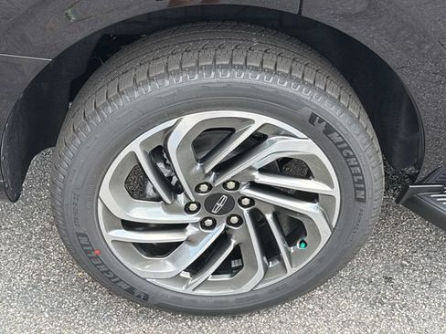 New 2027 Lincoln Navigator Premiere RWD image 17