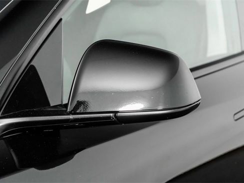 Used 2022 Tesla Model Y Long Range image 40