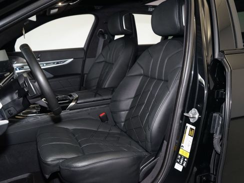Used 2023 BMW 760i xDrive w/ Luxury Rear Seating Package AWD/4WD image 10