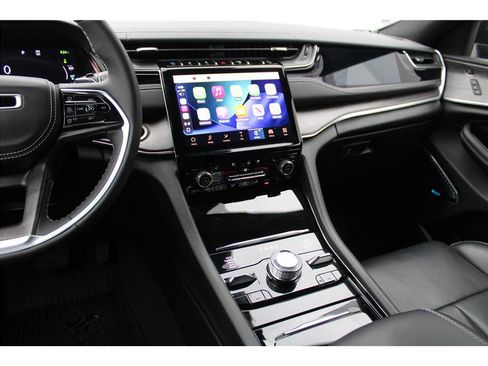 Used 2022 Jeep Grand Cherokee Overland w/ Luxury Tech Group IV AWD/4WD image 21