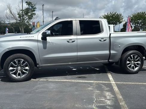 Used 2024 Chevrolet Silverado 1500 LT AWD/4WD image 3
