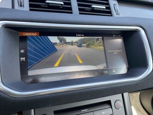 Used 2019 Land Rover Range Rover Evoque SE image 21