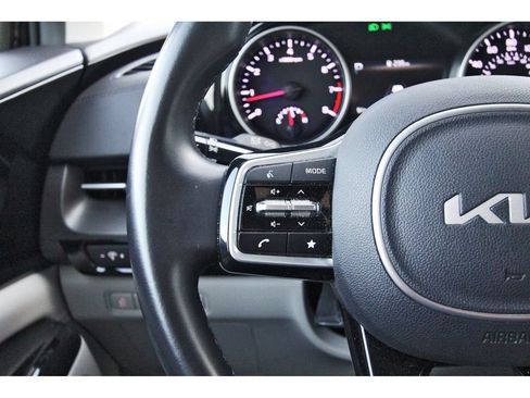 Used 2022 Kia Carnival EX FWD image 20