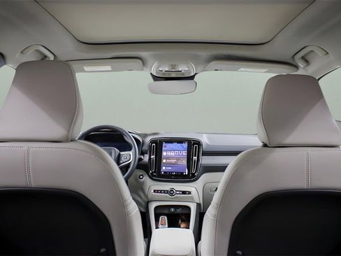 New 2025 Volvo XC40 B5 Ultra w/ Climate Package image 16