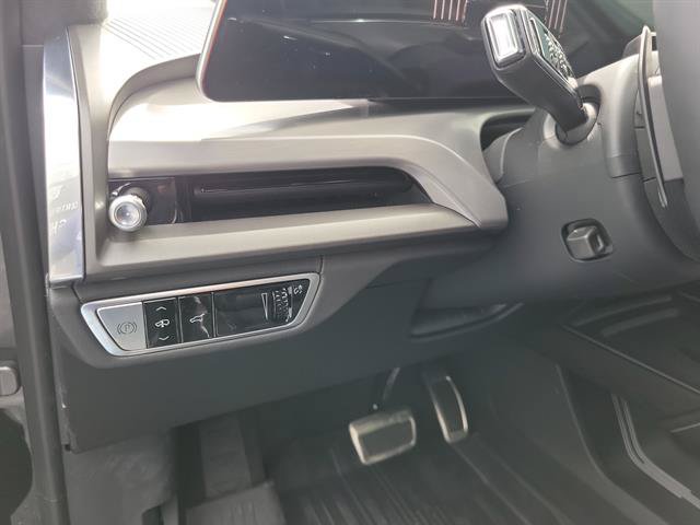 Certified 2026 Cadillac Vistiq Platinum w/ LPO, Floor Liner Package AWD/4WD image 37