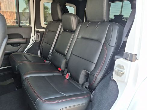 Used 2024 Jeep Wrangler Unlimited Rubicon AWD/4WD image 30