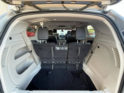Used 2018 Chrysler Pacifica Touring-L FWD image 24