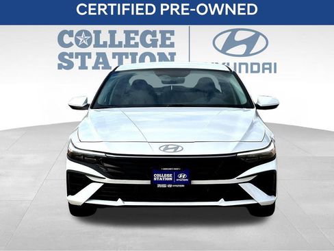 Used 2025 Hyundai Elantra Blue image 4