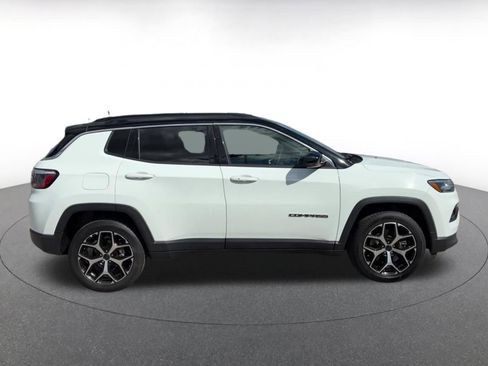 Used 2025 Jeep Compass Limited image 16