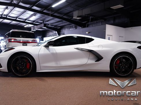 Used 2021 Chevrolet Corvette Stingray Preferred Cpe w/ Z51 Performance Package RWD image 4