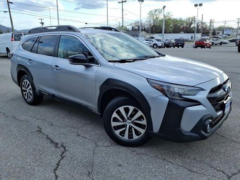 Used 2023 Subaru Outback Premium AWD/4WD image 1