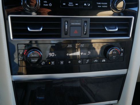 Used 2022 INFINITI QX80 Sensory w/ Cargo Package image 21