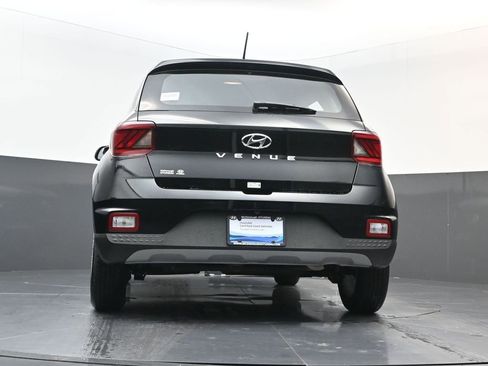 Used 2026 Hyundai Venue SE FWD image 24