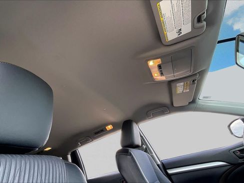 Used 2015 Toyota Highlander Plus FWD image 14