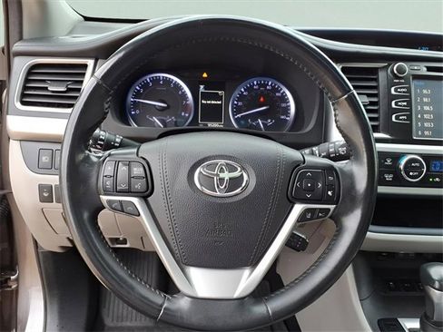 Used 2019 Toyota Highlander XLE image 9