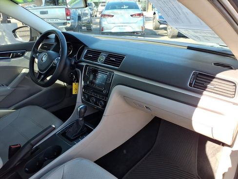 Used 2017 Volkswagen Passat 1.8T R-Line w/ R-Line Lighting Package image 11