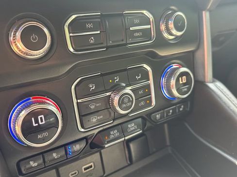 Used 2022 GMC Yukon XL SLT w/ SLT Luxury Package AWD/4WD image 42