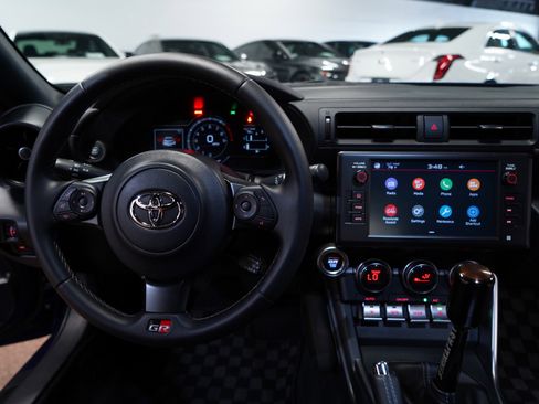 Used 2022 Toyota GR86 image 34