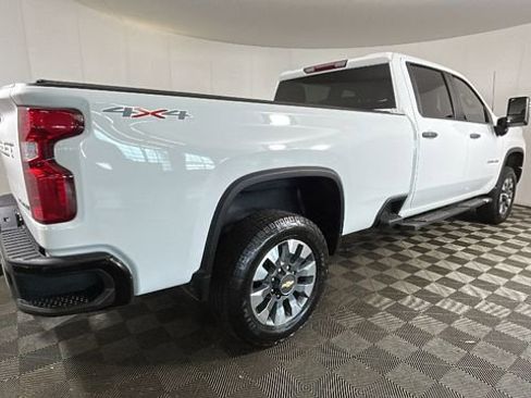 Used 2022 Chevrolet Silverado 2500 Custom w/ Snow Plow Prep/Camper Package AWD/4WD image 2