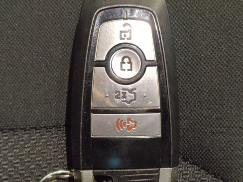 Used 2020 Ford Fusion SE FWD image 32