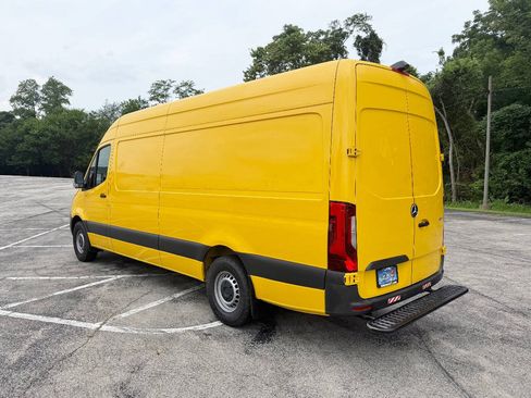 Used 2021 Mercedes-Benz Sprinter 2500 image 7