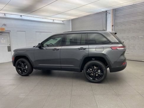 New 2025 Jeep Grand Cherokee Limited w/ Luxury Tech Group II RWD image 5