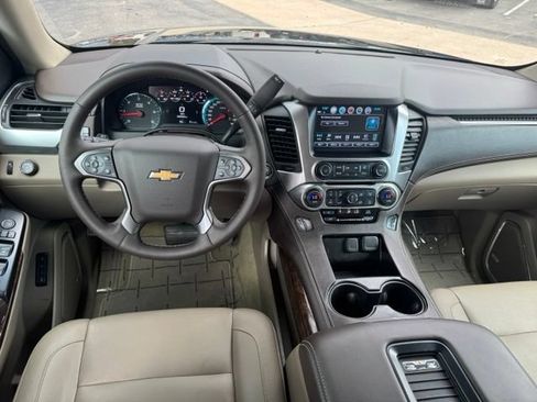 Used 2017 Chevrolet Tahoe LT w/ Luxury Package RWD image 6