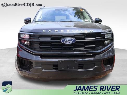 Used 2025 Ford Expedition Active AWD/4WD image 5